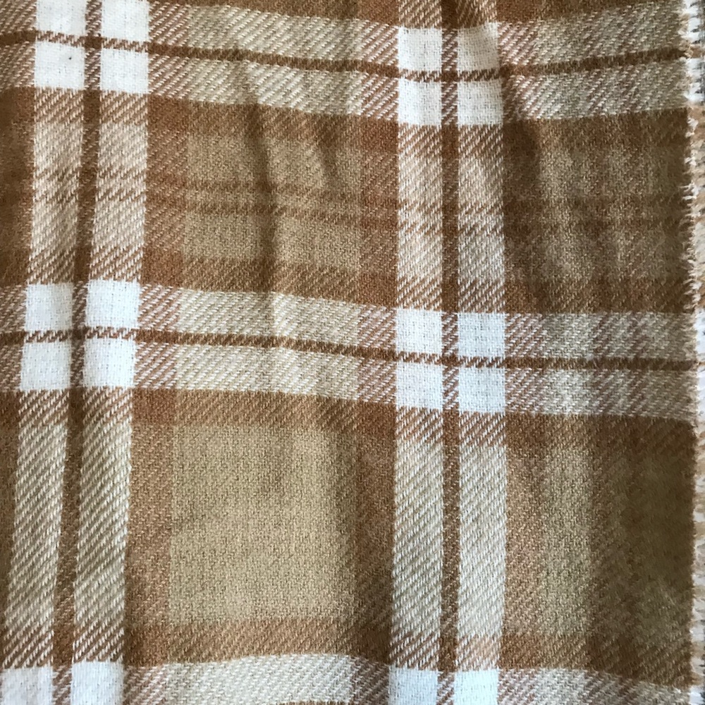 Two-Sided Beige Scarf - Picture 5 of 6
